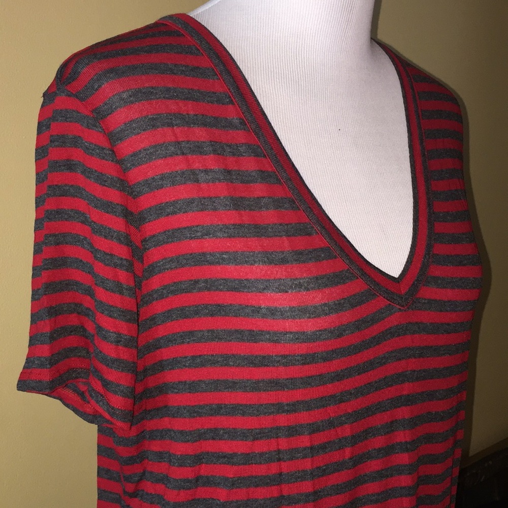 SPLENDID Size SMALL V-Neck Striped Tee Cozy Thin-Stripe Red/Gray $48 NEW - Picture 2 of 8